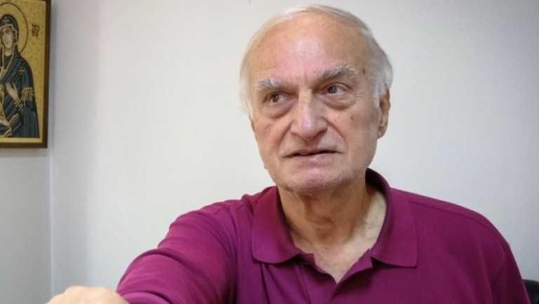 Στο νοσοκομείο ο Μανώλης Μαυρομμάτης και η σύζυγός του μετά από φωτιά στο σπίτι τους στο Κολωνάκι