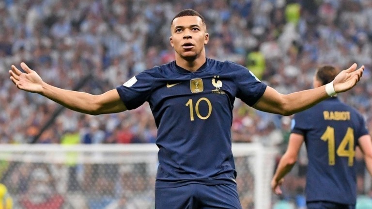 Le Parisien: «Ο Εμπαπέ επέλεξε να συνεχίσει στη Ρεάλ Μαδρίτης»