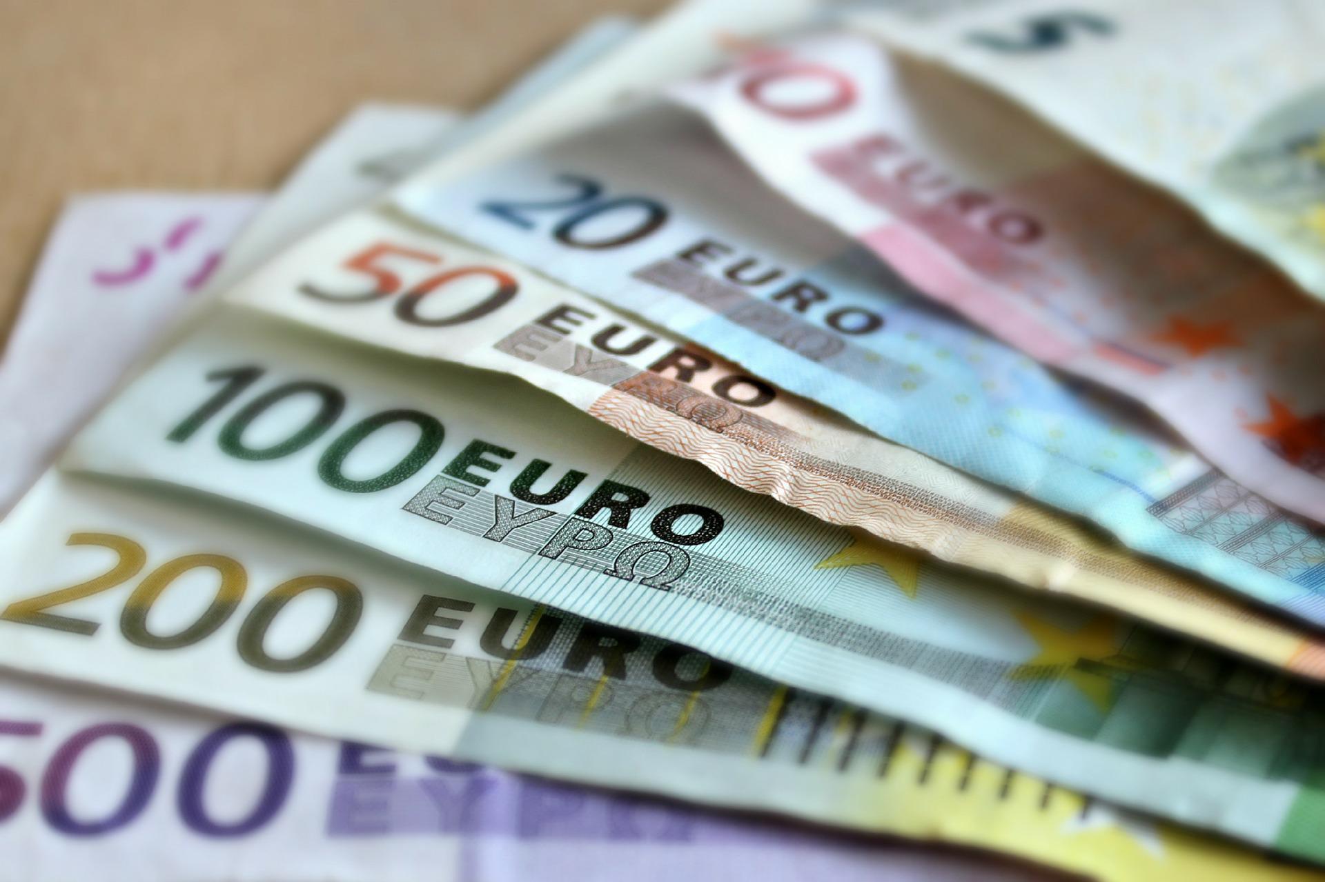 ΔΥΠΑ: Συνεχίζονται οι αιτήσεις για το επίδομα των 718,50 ευρώ