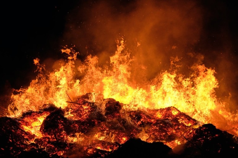 Αυστραλία: «Στάχτη» έγιναν πάνω από 7.000 θέσεις εργασίας στις πυρκαγιές (vid)