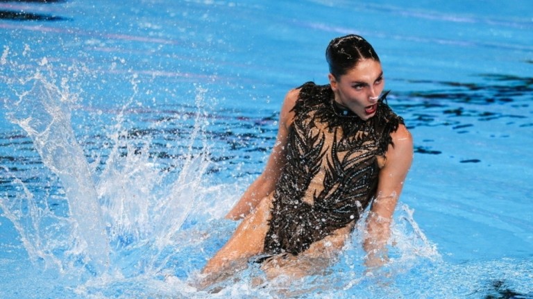 Παγκόσμια πρωταθλήτρια στην καλλιτεχνική κολύμβηση η Ευαγγελία Πλατανιώτη (vid)