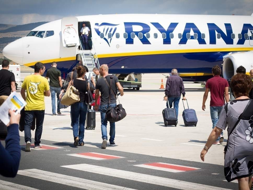 Ryanair: Πώς ξεπέρασε τις αεροπορικές χαμηλού κόστους στην Ευρώπη – Απογειώθηκε η μετοχή το 2025 (γράφημα) | Ειδήσεις για την Οικονομία