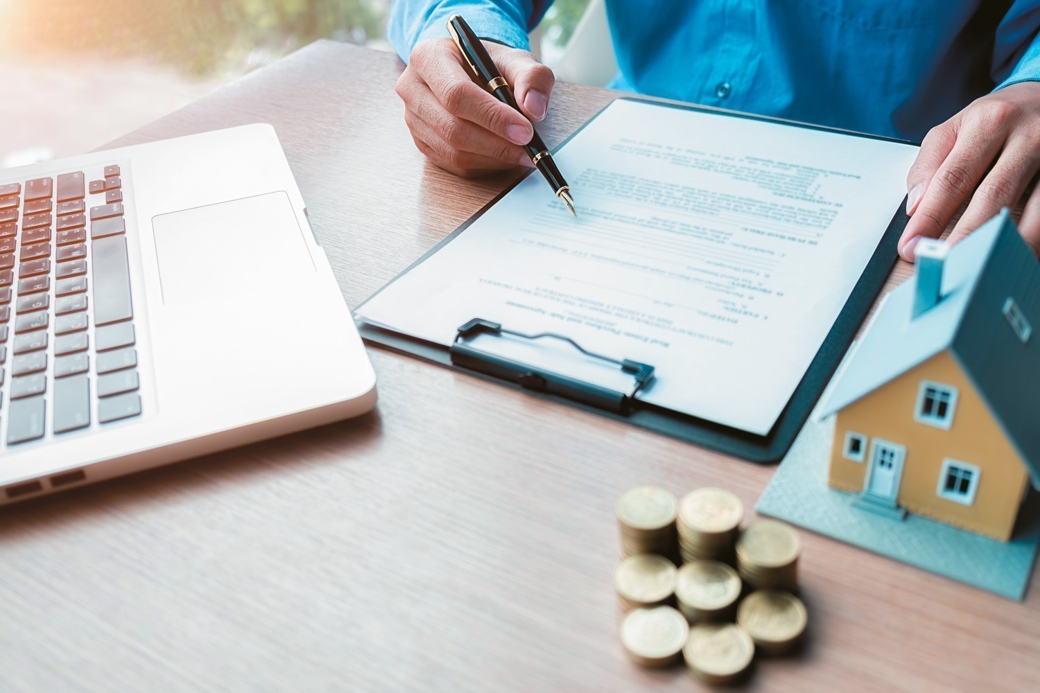 Τα «χρυσά» συμβόλαια των servicers