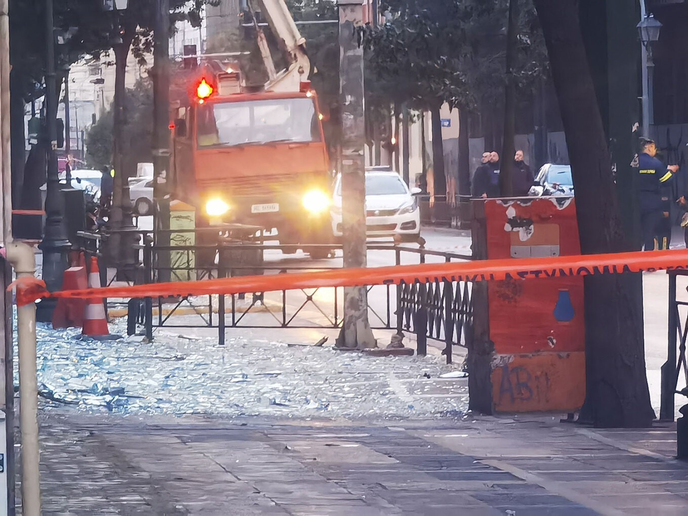 Έκρηξη βόμβας τη νύχτα στο κέντρο της Αθήνας – Τι εξετάζει η Αστυνομία