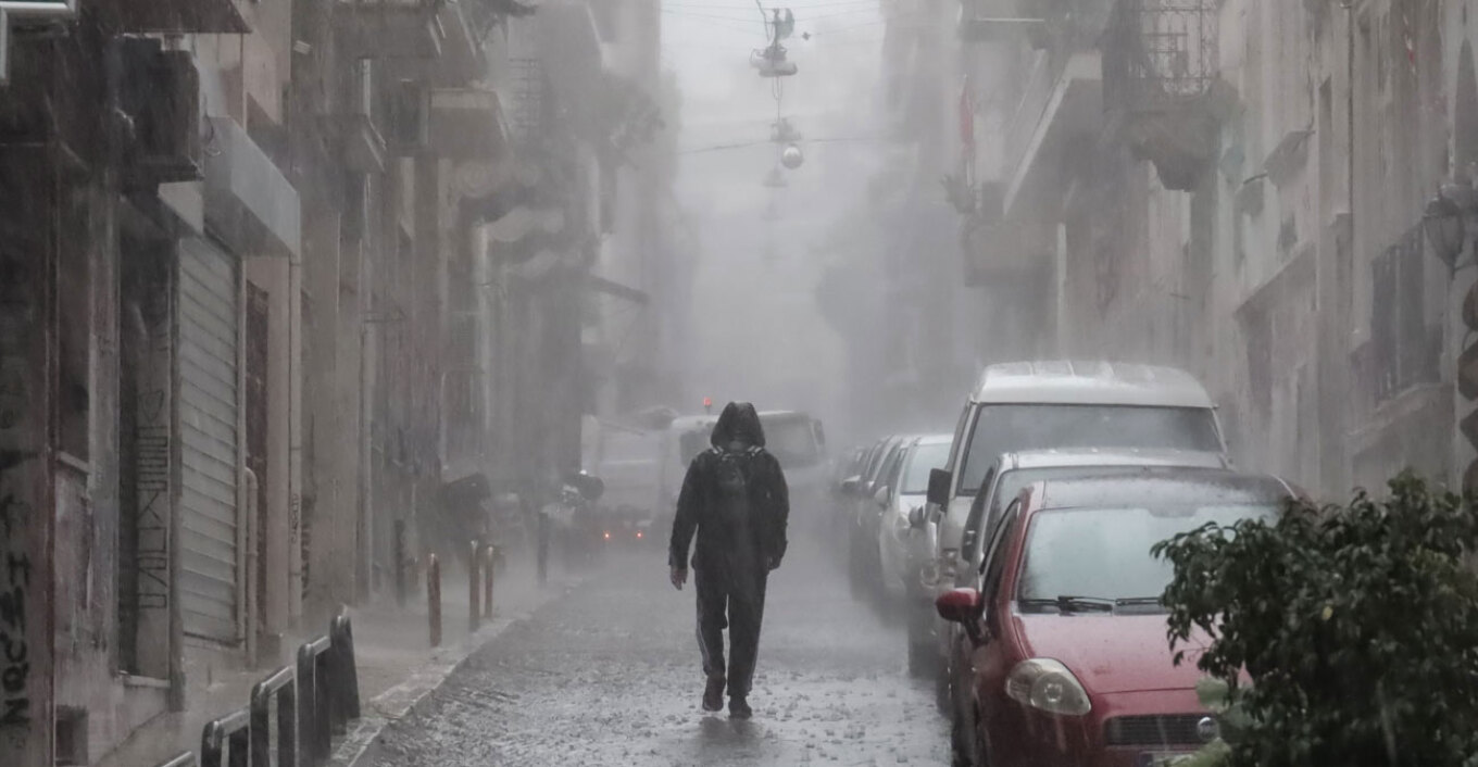 Κακοκαιρία: Κεραυνοί και καταιγίδα στην Αττική – Έντονα καιρικά φαινόμενα και στην Εύβοια (vid + χάρτης)