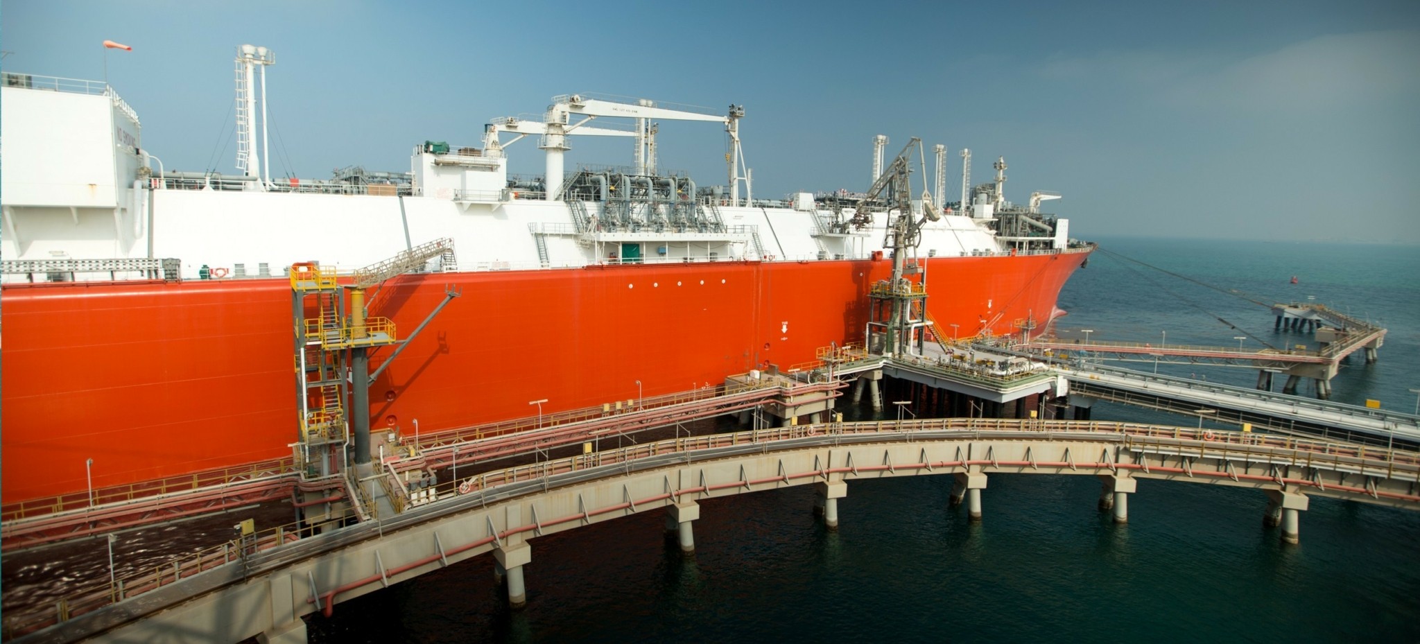 Έπεσαν οι υπογραφές για 15ετή συμφωνία προμήθειας LNG μεταξύ HAE και Γερμανίας