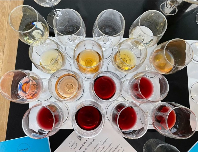 Οι άνθρωποι και η ιστορία πίσω από τα «50 Great Greek Wines»