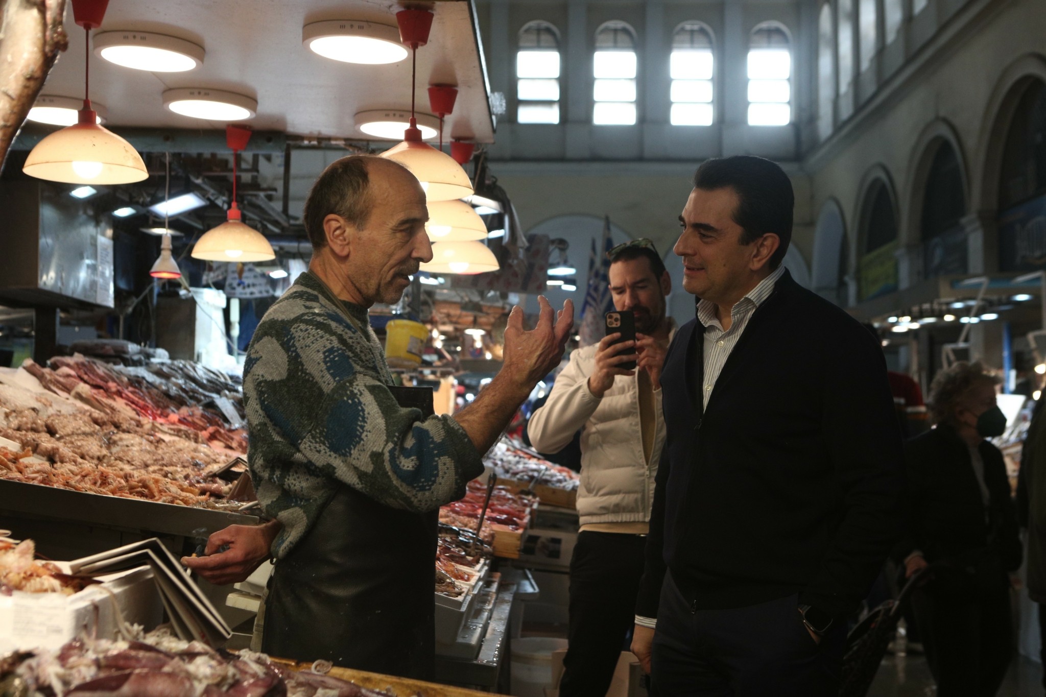 Αυτοψία Σκρέκα στη Βαρβάκειο: Τα μέτρα αποδίδουν, δεν έχουμε φτάσει εκεί που θέλουμε (pics – vid)