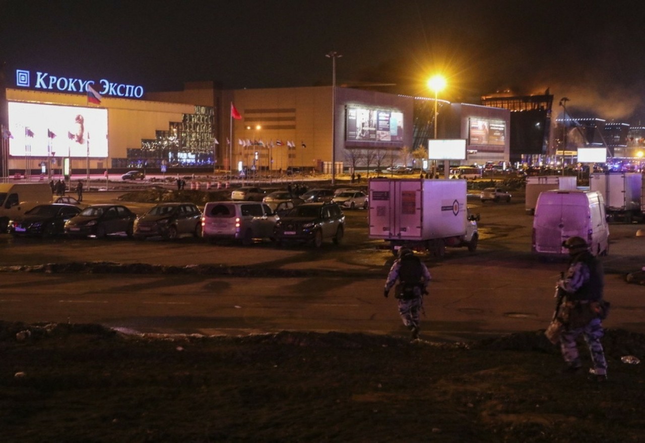 Μακελειό στη Μόσχα: Πληροφορίες για δύο νεκρούς δράστες