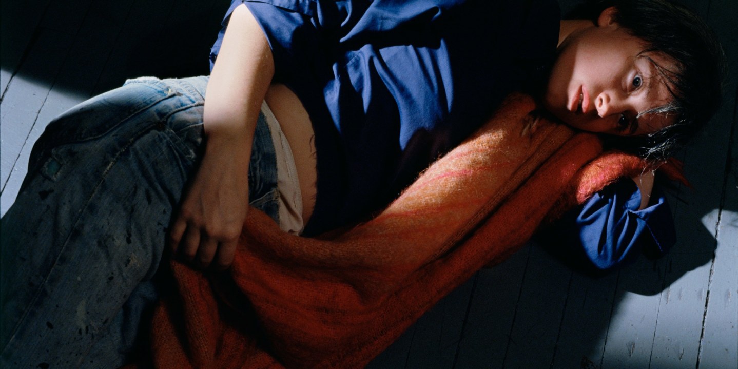 Σίντι Σέρμαν: Η κορυφαία εικαστικός που μεταμορφώνεται μπροστά στην κάμερά της