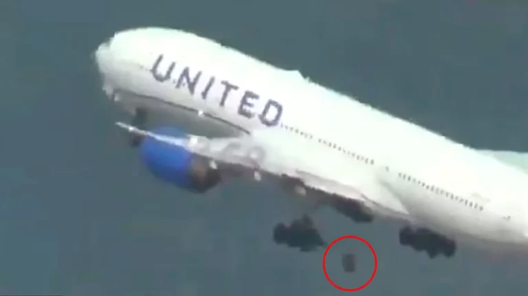 Λος Άντζελες: Επείγουσα προσγείωση για Boeing 777 λόγω απώλειας ελαστικού (vid)