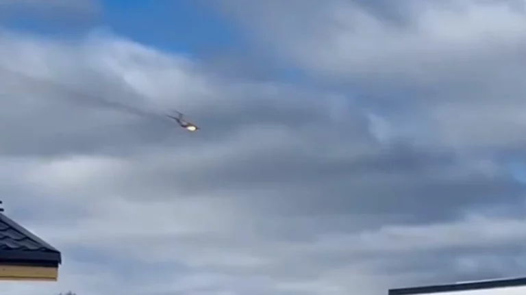 Ρωσία: Στρατιωτικό αεροπλάνο έπιασε φωτιά και συνετρίβη – Επέβαιναν 12 άτομα