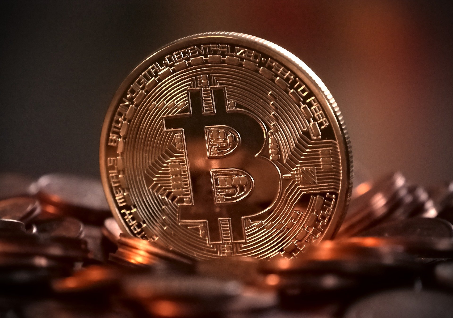 Bitcoin: Ο βασιλιάς των cryptos αποτινάζει τις απώλειες $200 δισ. – Ανακάμπτει πάνω από τα $67.000