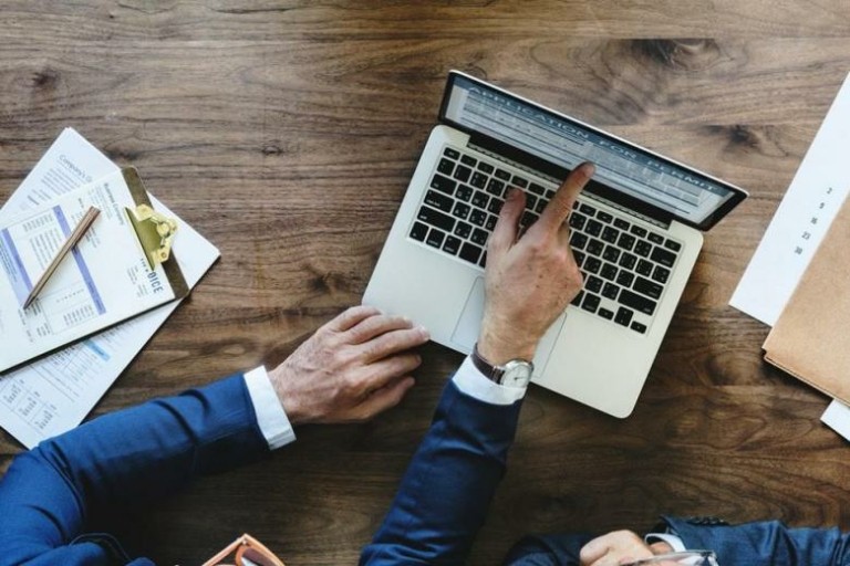 Schroders: Δέσμευση για επενδύσεις με κοινωνικό αντίκτυπο στο πρώτο της Impact Report