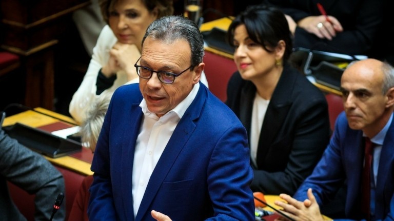 Διεργασίες στον ΣΥΡΙΖΑ για την πρόταση δυσπιστίας – Επικοινωνία Ανδρουλάκη – Φάμελλου