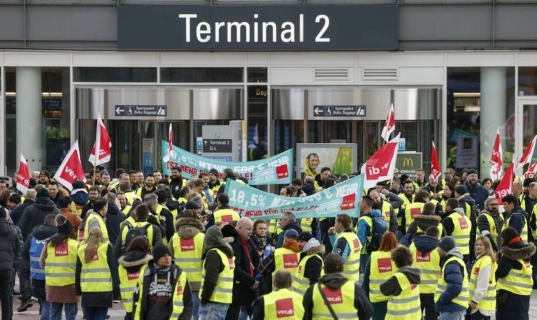 Γερμανία: Παράταση της απεργίας στα αεροδρόμια και την Παρασκευή