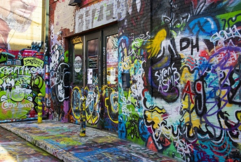 Κερδίζει έδαφος το πείραμα με τα σπίτια έναντι 1 ευρώ – Ποια πόλη είναι έτοιμη να το εφαρμόσει