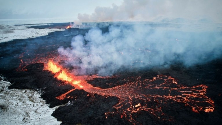 Ισλανδία: Συνεχίζεται η ηφαιστειακή δραστηριότητα στη χερσόνησο Ρέικιανες