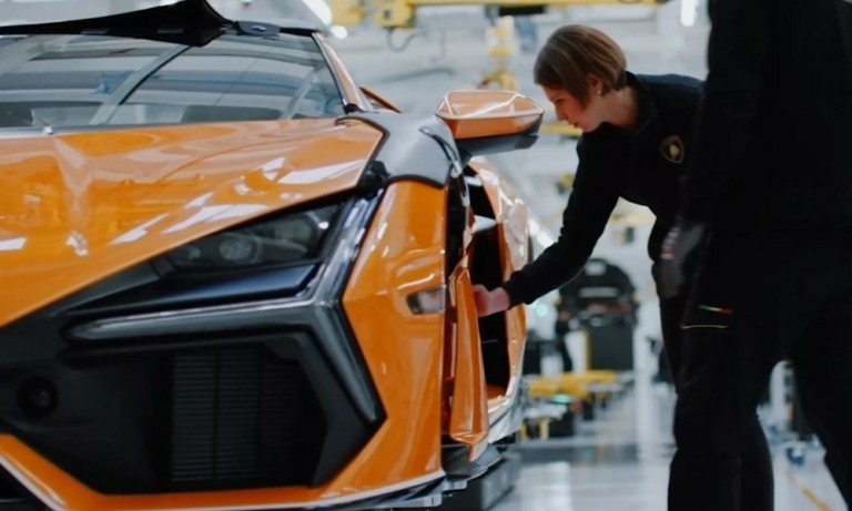 Lamborghini: Για πρώτη φορά στην ιστορία της ξεπέρασε τις 10.000 πωλήσεις σε μια χρονιά (tweet)