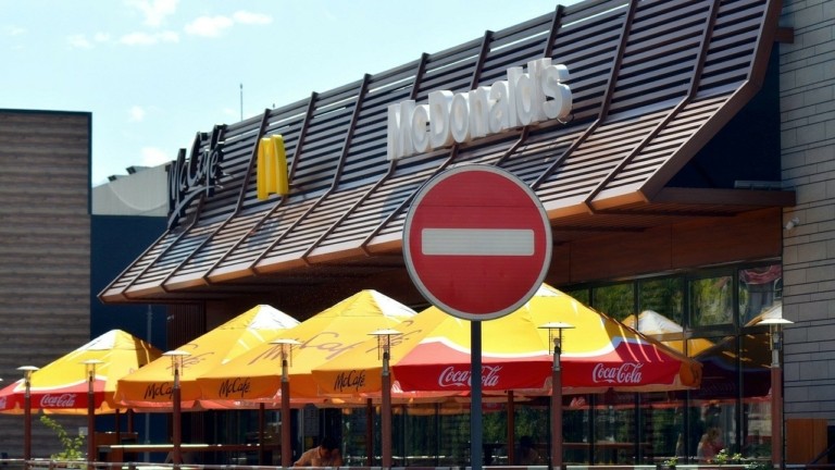 McDonald’s: Σε ποιες χώρες διεκόπη η λειτουργία των καταστημάτων της