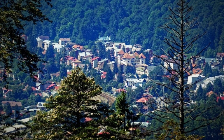 Airbnb: Πού επιλέγουν να αποδράσουν την άνοιξη οι Millennials – Οι ασυνήθιστες τοποθεσίες και οι εκδρομές στο βουνό