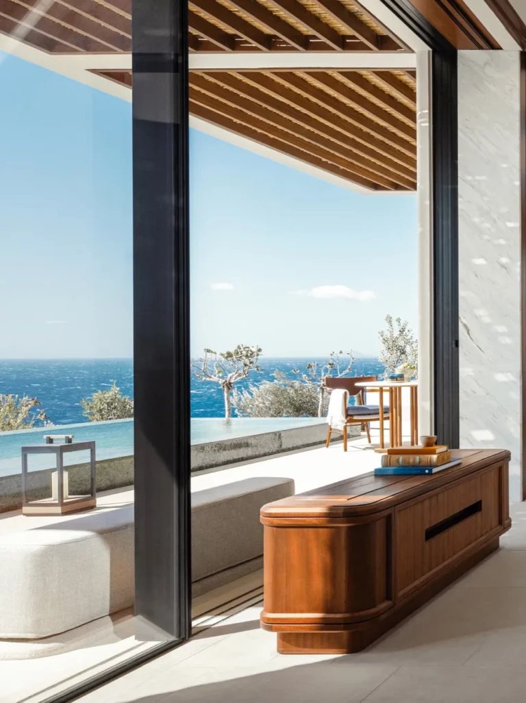 Το πολυαναμενόμενο One&Only στην Τζια ανοίγει τις πόρτες του