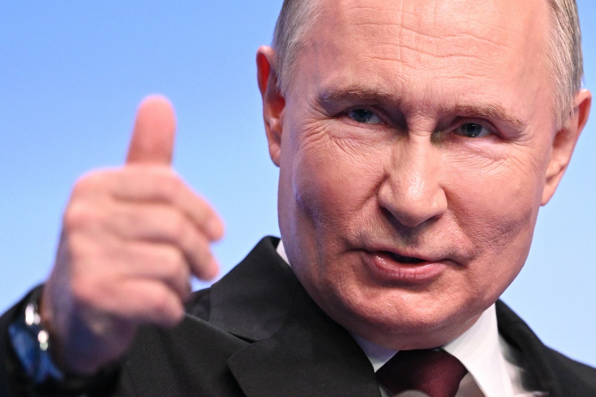 Σαρωτική νίκη Πούτιν: Από την KGB στην εξουσία για τρεις δεκαετίες -«Κανείς δεν σταματά τη Ρωσία» (pics)