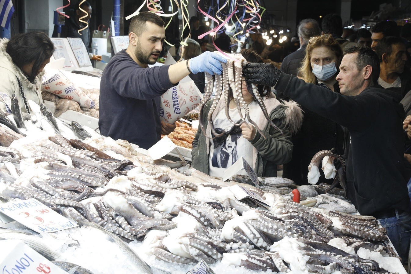 Ακρίβεια: Πόσο θα κοστίσουν τα θαλασσινά στο σαρακοστιανό τραπέζι (vid)