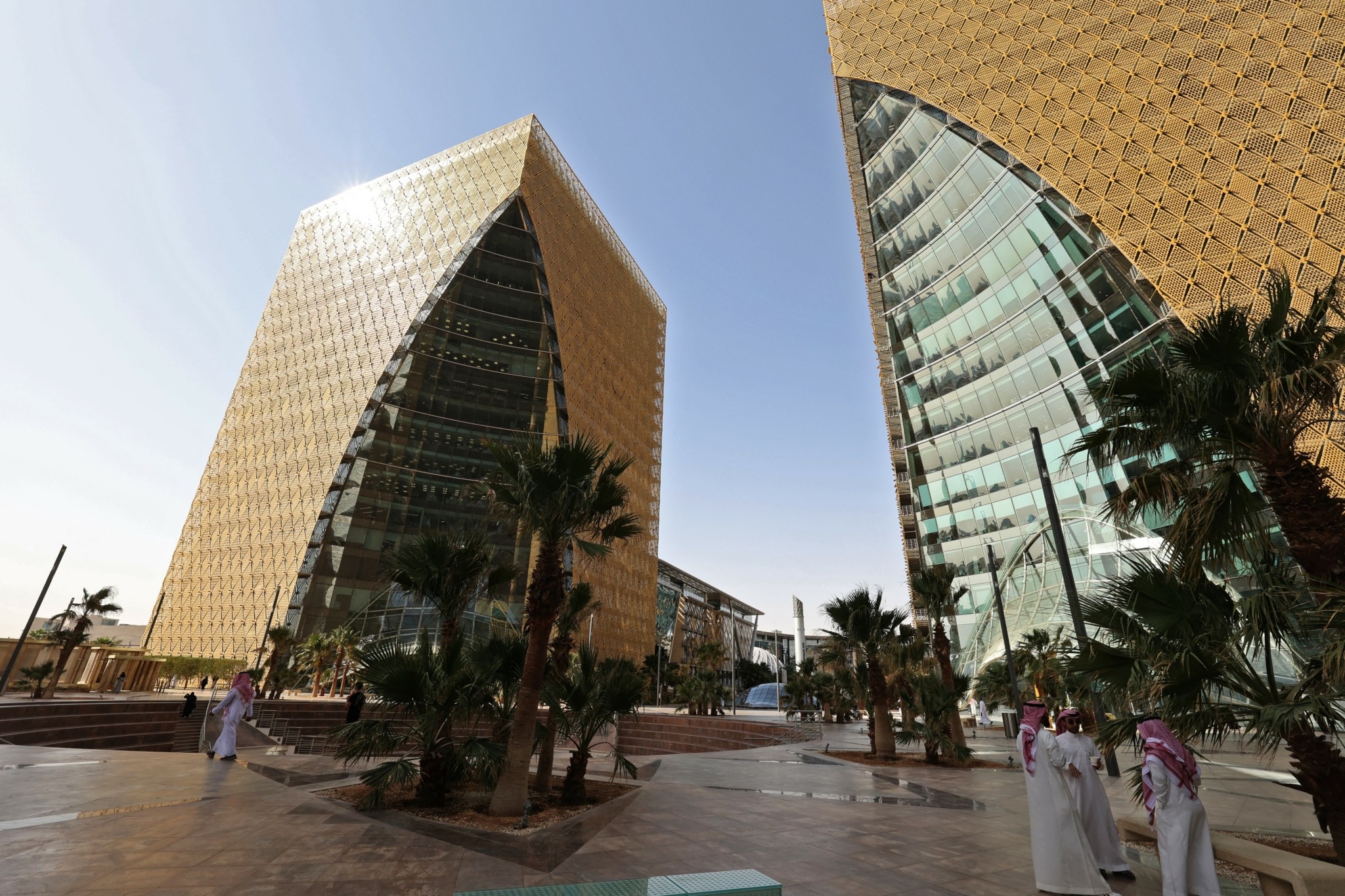 Ριάντ: Αναζητά νέα χρηματοδότηση 10 δισ. δολαρίων για να καλυφθεί το αυξανόμενο δημοσιονομικό έλλειμμα (πίνακας)