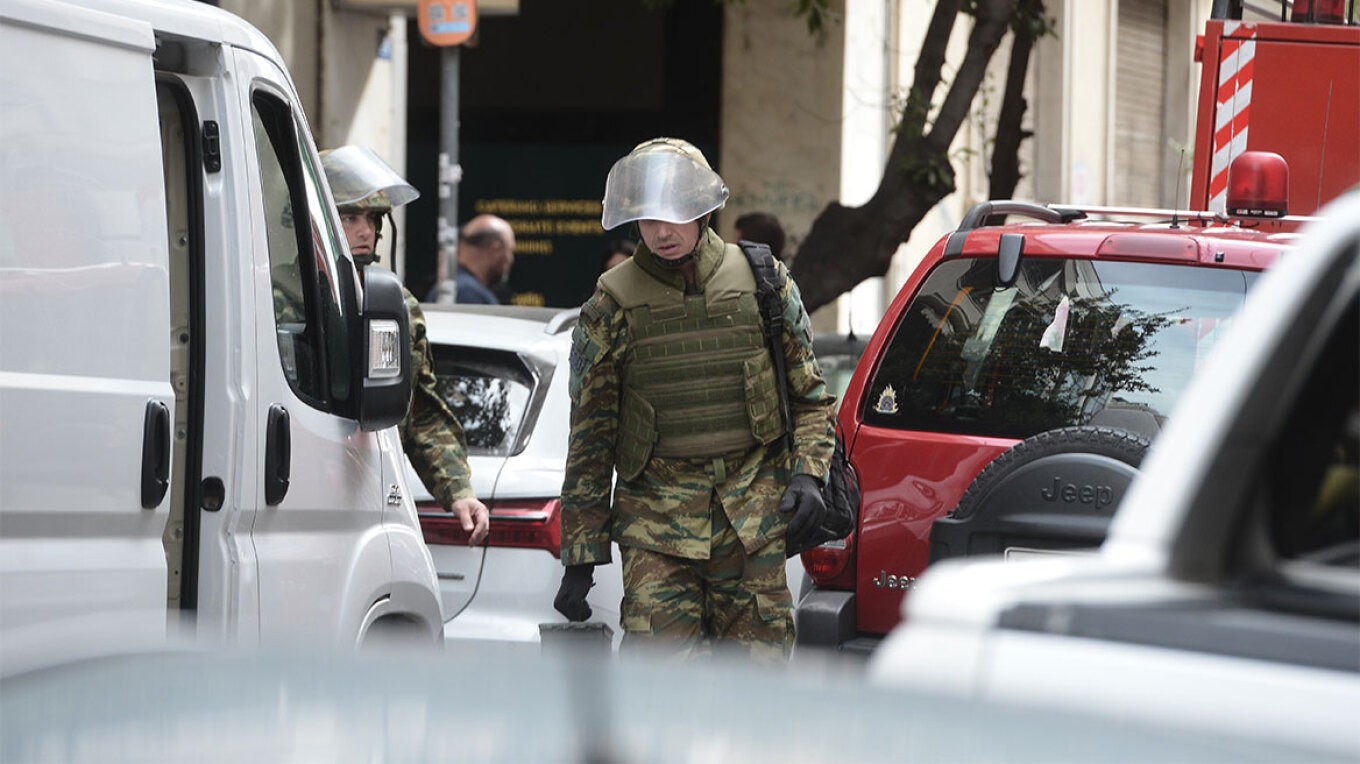 Απομακρύνθηκαν από πυροτεχνουργούς του Στρατού οι χειροβομβίδες από το σπίτι στην Σκουφά