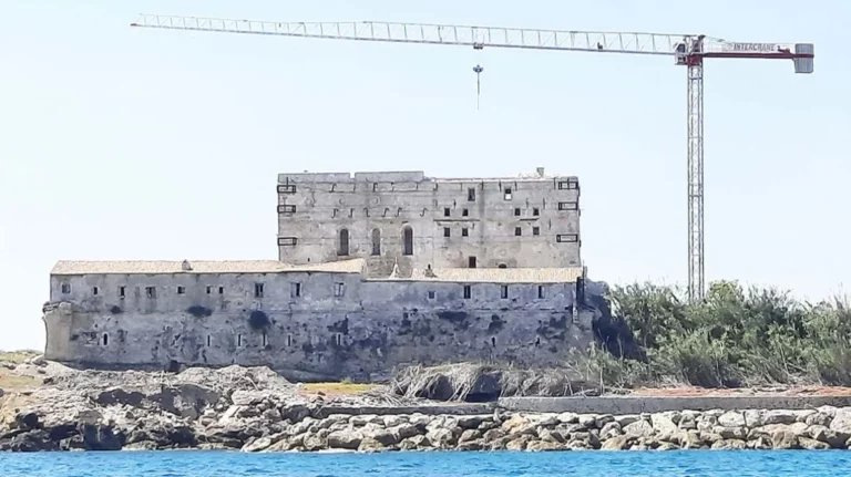 Συναγερμός στην Ζάκυνθο – Μικροζημιές από τον σεισμό στο Καστρομονάστηρο στα Στροφάδια