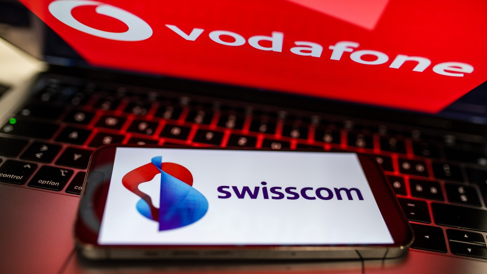 Swisscom: Mega deal €8 δισ. για την εξαγορά της Vodafone Italia