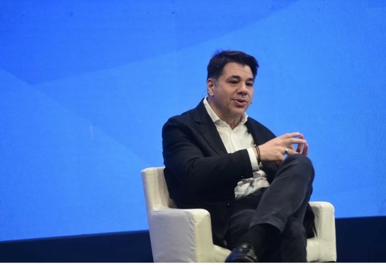 Στον Λευκό Οίκο ο Τζορτζ Τσούνης σε δείπνο με υποστηρικτές του Τζο Μπάιντεν (tweet)