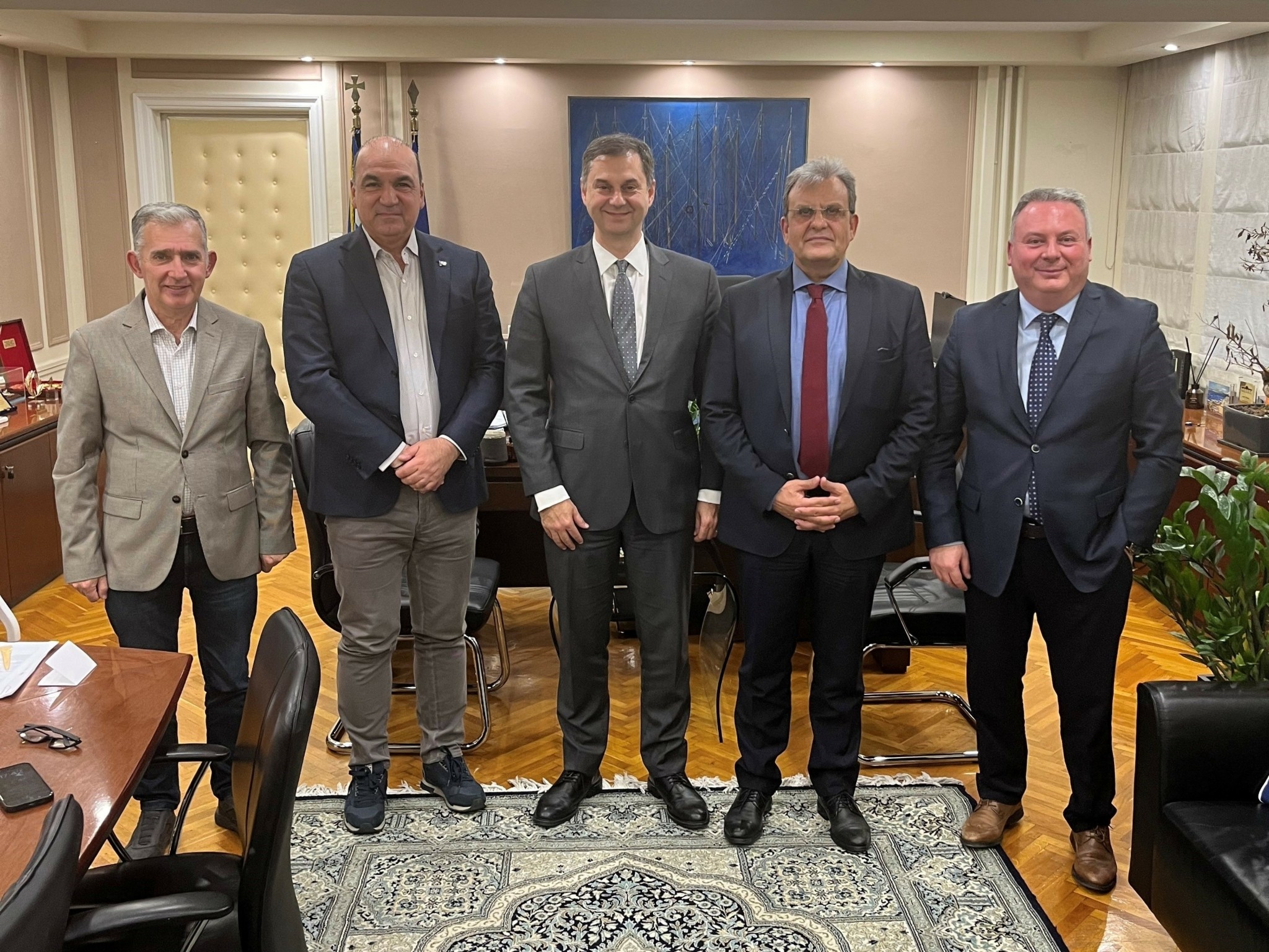 Συνάντηση Κεντρικής Ένωσης Επιμελητηρίων με τον υφυπουργό Οικονομικών Χάρη Θεοχάρη