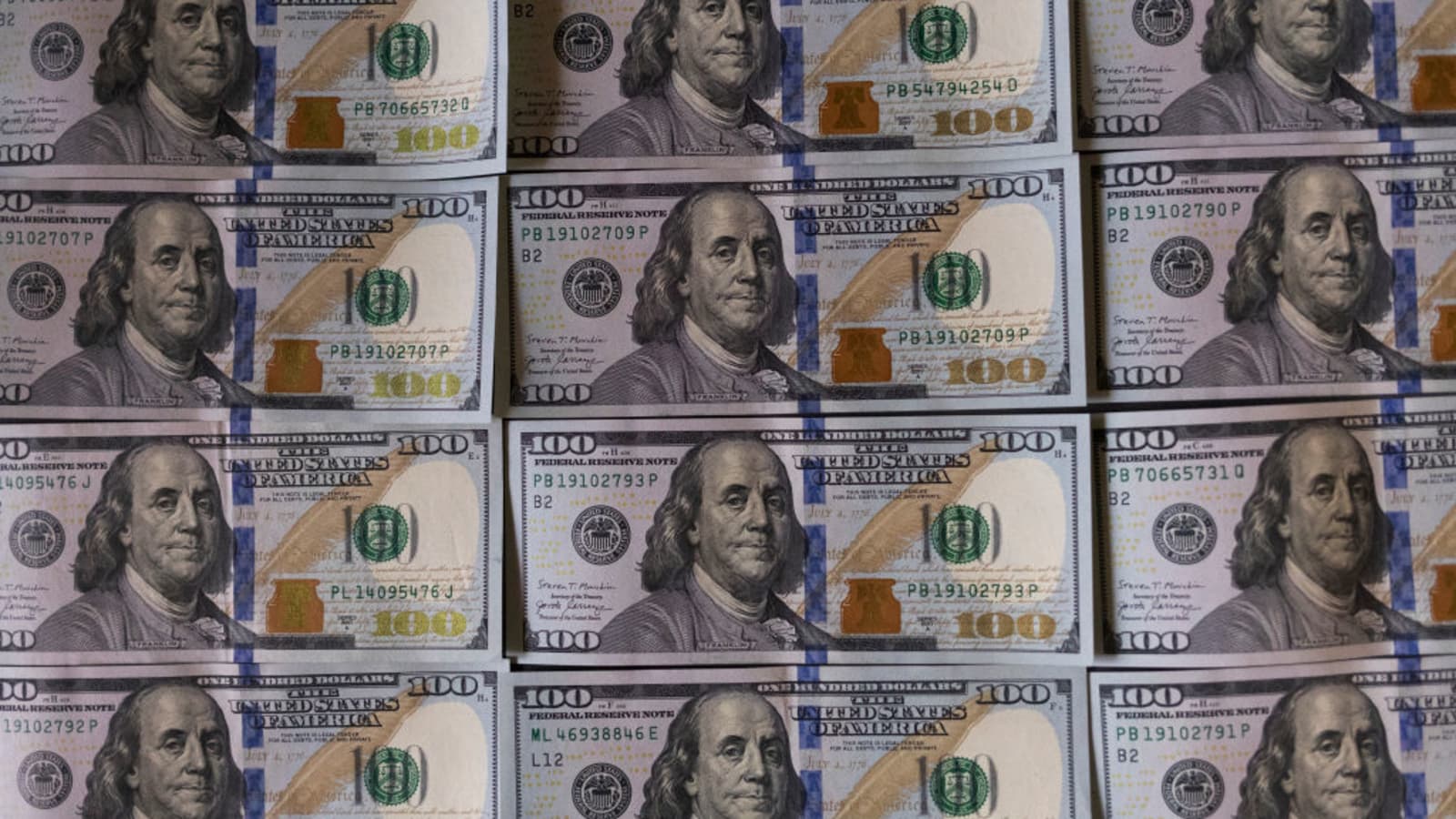 Το ισχυρό δολάριο συνεχίζει να προβληματίζει τις κεντρικές τράπεζες (πίνακες)