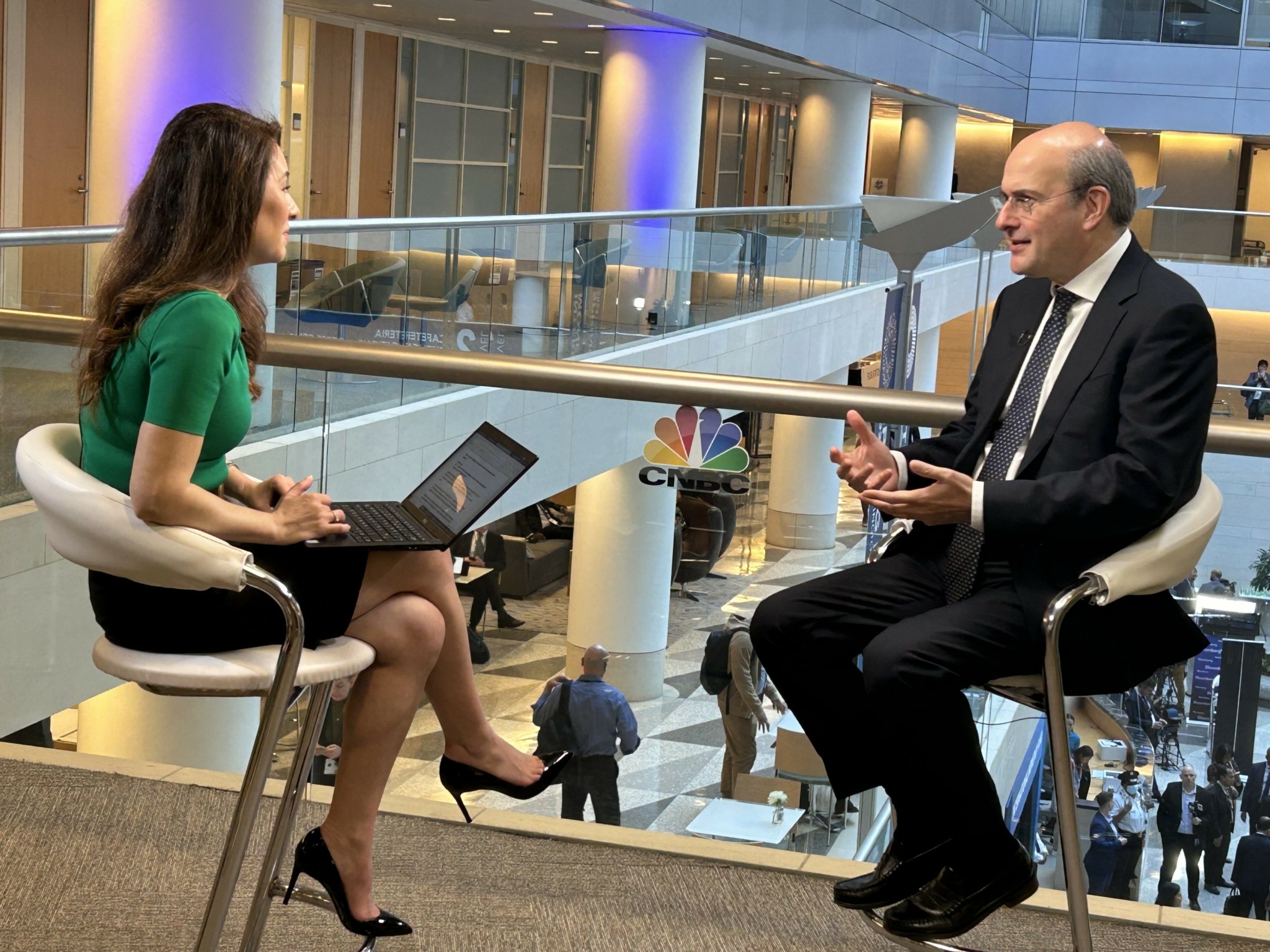 Χατζηδάκης: Τι είπε για ανάπτυξη, χρέος και τράπεζες σε Bloomberg και CNBC