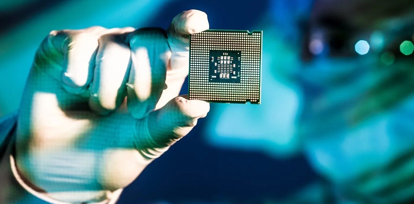 Συναγερμός στις ΗΠΑ: Τέσσερις εταιρείες προσπαθούν να αγοράσουν τσιπ AI για τον στρατό της Κίνας