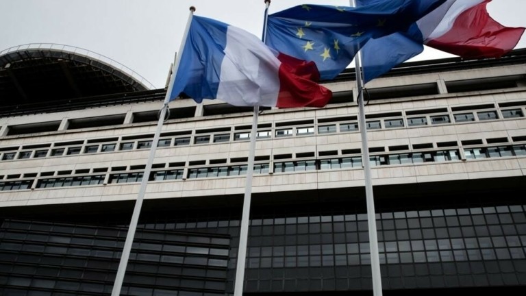 Γαλλία: Η αύξηση του δημόσιου χρέους απειλεί την πιστοληπτική ικανότητα της χώρας (πίνακες)