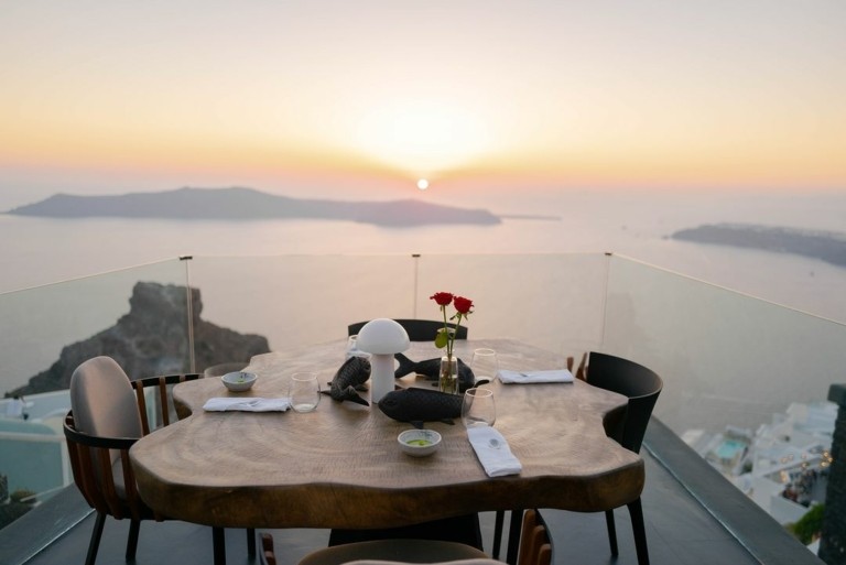 Δωμάτιο με Θέα: H Signature Suite Sunset View στη Σαντορίνη