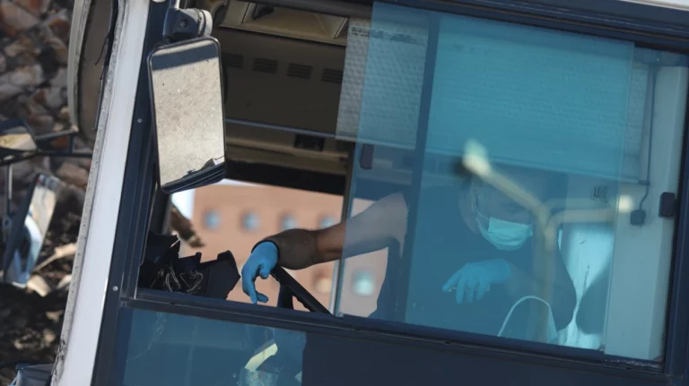 Λεωφορείο του ΟΑΣΑ έπεσε σε κολώνα στα Λιόσια – Πέντε τραυματίες