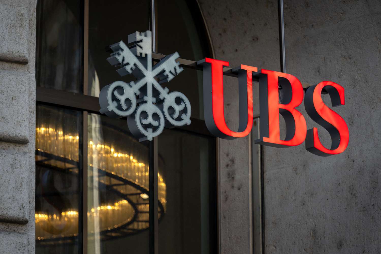 UBS: Με κομμένη την ανάσα περιμένει τους νέους ελβετικούς κανονισμούς εποπτείας