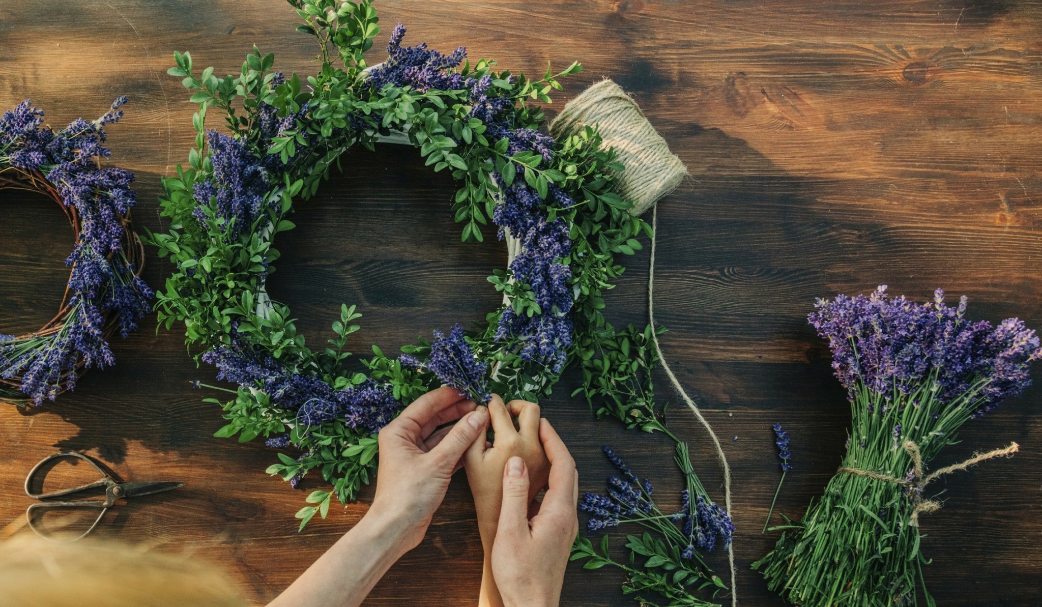 Πώς θα φτιάξετε εύκολα το μαγιάτικο στεφάνι