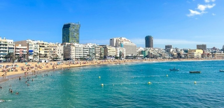 Ισπανία: Χιλιάδες κάτοικοι διαδήλωσαν στα Κανάρια Νησιά κατά του μαζικού τουρισμού (tweet)