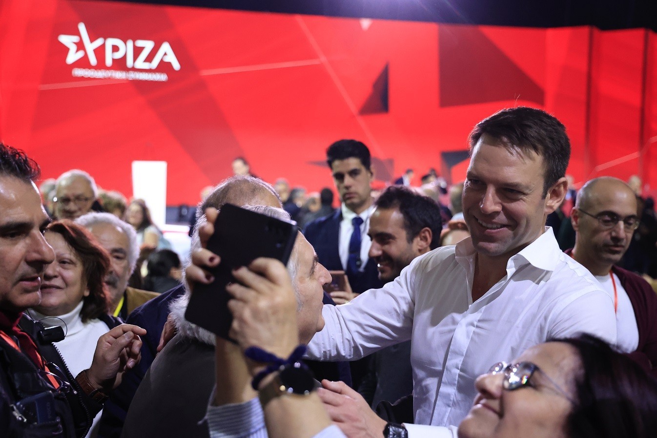 Κασσελάκης: Με αιχμές για το «θαύμα» της βάφτισής του η παρουσίαση του ευρωψηφοδελτίου του ΣΥΡΙΖΑ