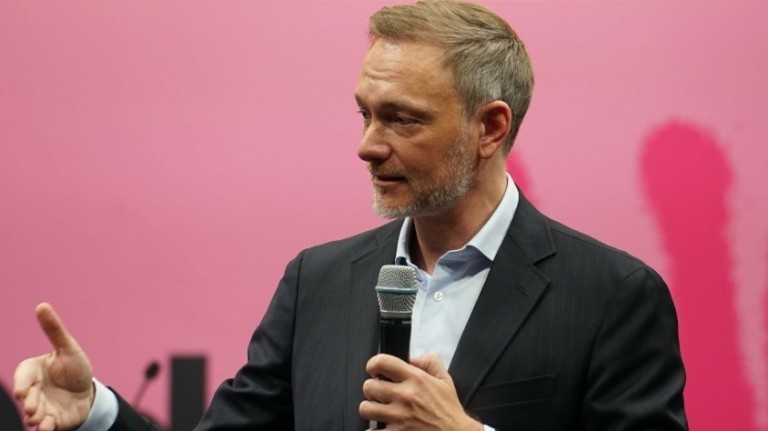 Λίντνερ: Κατηγορηματικό «όχι» σε νέες εκδόσεις ευρωομολόγων