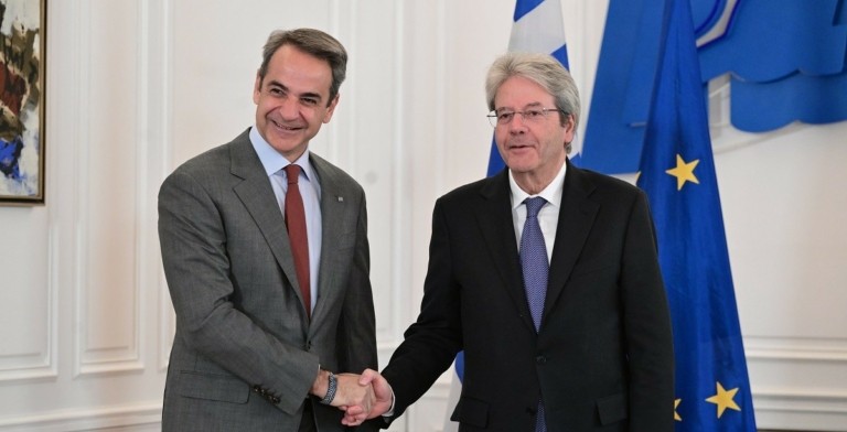 Εύσημα Τζεντιλόνι για την ελληνική οικονομία – Μητσοτάκης: Συνεχίζουμε τις μεταρρυθμίσεις