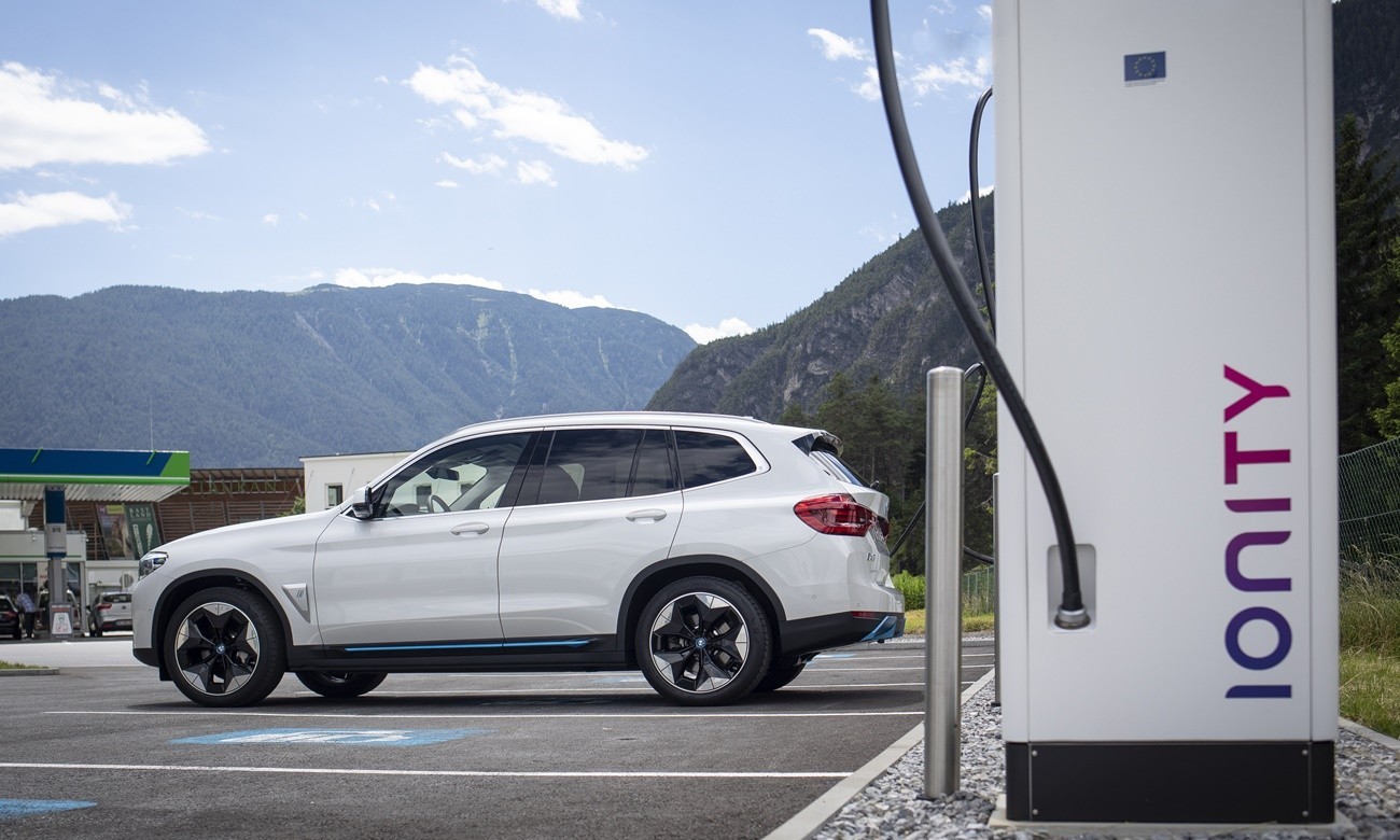 BMW: Κόντρα στους αντιπάλους τα ηλεκτρικά αυτοκίνητα – Άλμα 41% στις πωλήσεις