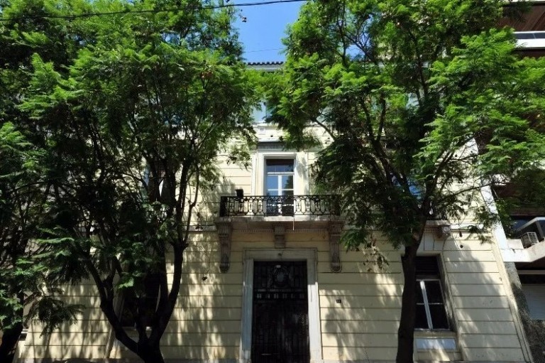 «Πράσινο» στα πλάνα για το πρώην κτίριο της ΝΔ στη Ρηγίλλης: Αντί για ξενοδοχείο 5*, τελικά κατοικία με πισίνα