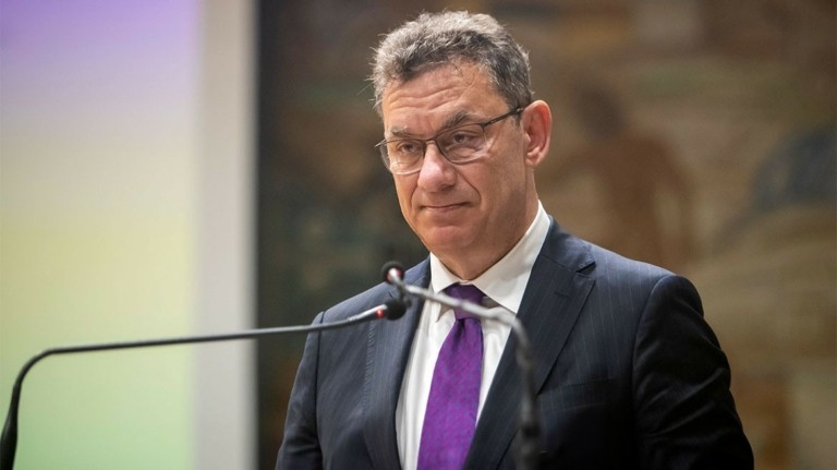 Pfizer: Πρώην στελέχη αποσύρονται από την «εκστρατεία» της Starboard και στηρίζουν Μπουρλά