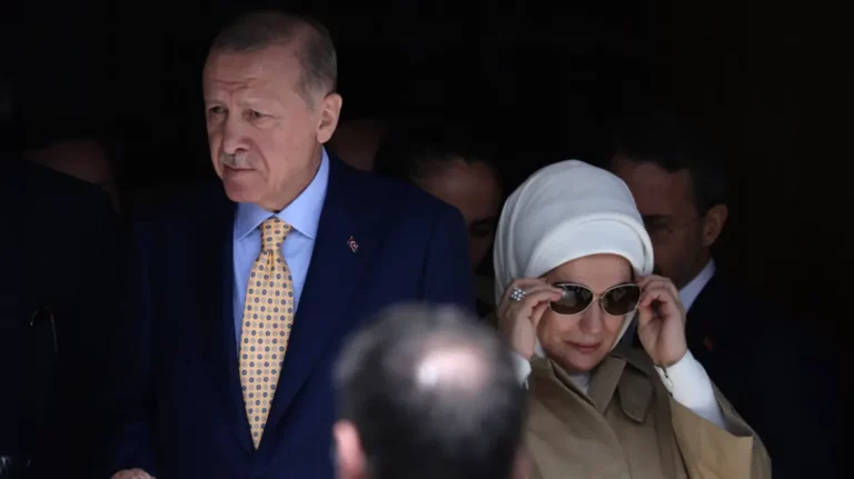 Βloomberg: Βαριά ήττα Ερντογάν στις δημοτικές εκλογές – O ανεξέλεγκτος πληθωρισμός τιμώρησε το AKP